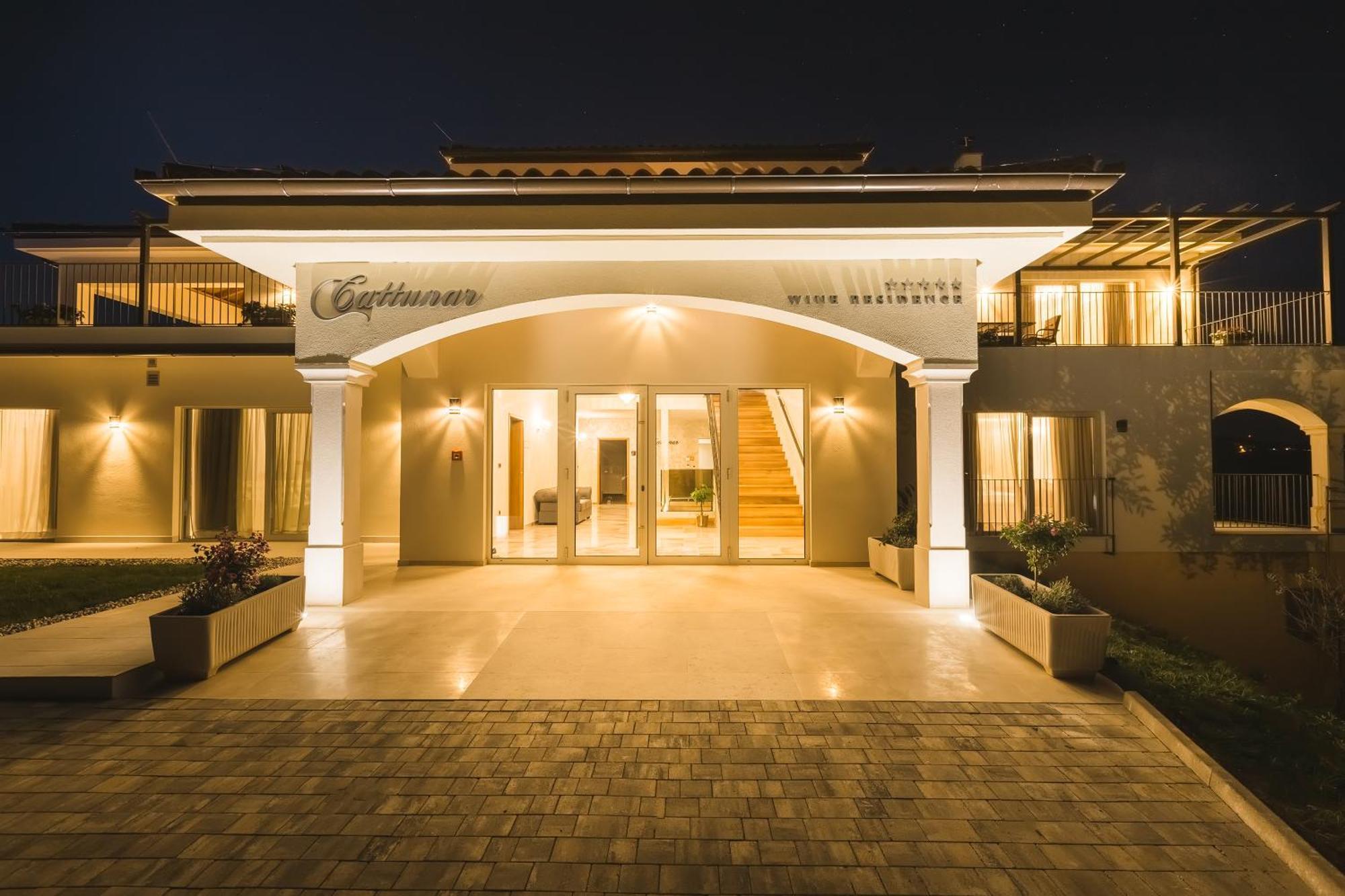 Wine Residence Cattunar ブルトニグラ エクステリア 写真